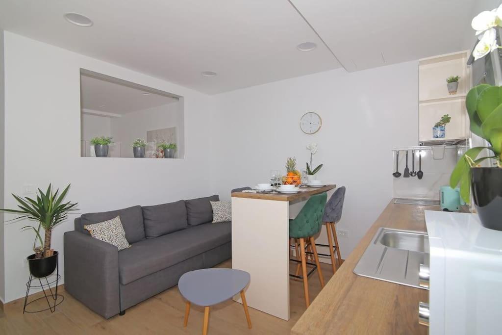 Studio Apartman Karlita Слано Экстерьер фото