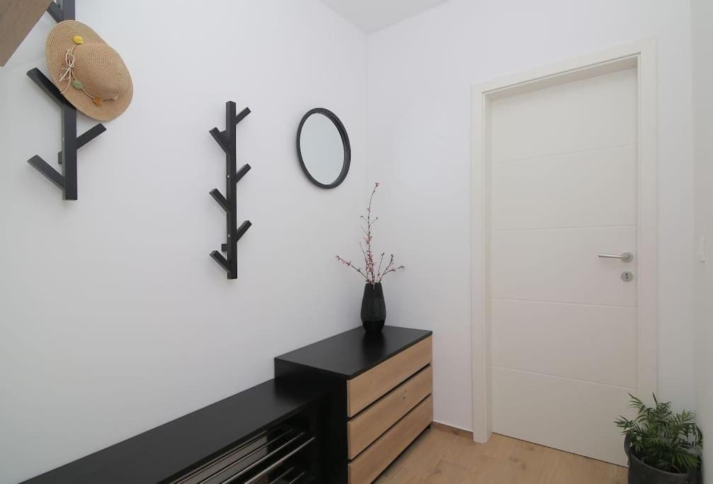 Studio Apartman Karlita Слано Экстерьер фото